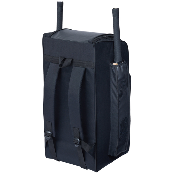 GM 707 Duffle Bag in Black showing the straps
